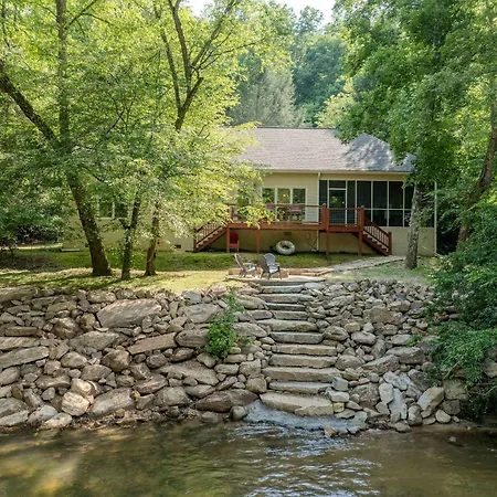 Riverfront Home W Deck & Hot Tub